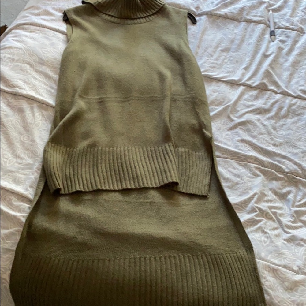 Sweater - Picture 2 of 4